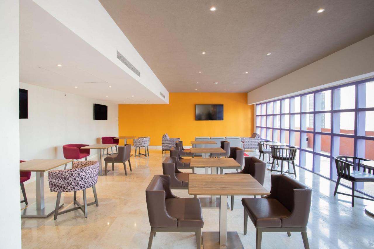 Hotel Camino Real Monterrey San Pedro Garza Garcia Zewnętrze zdjęcie The lounge at the airport