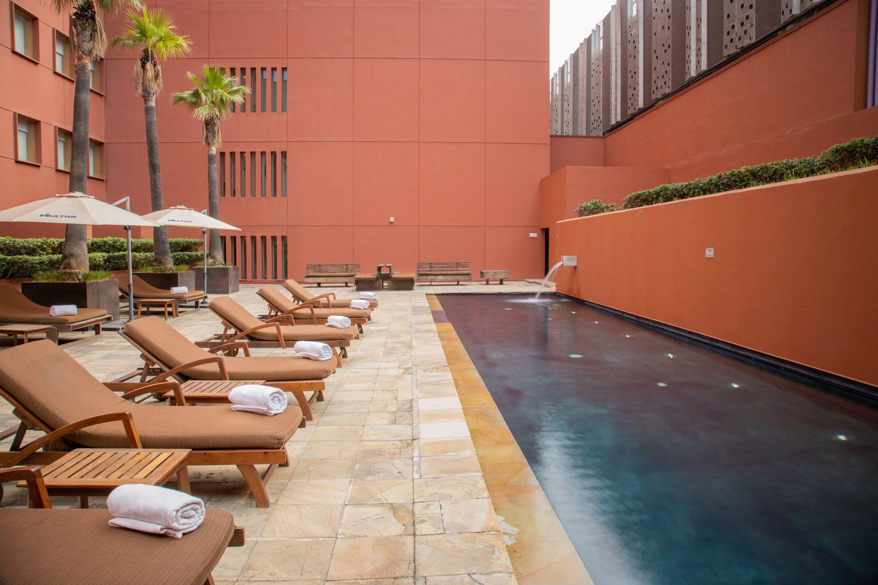 Hotel Camino Real Monterrey San Pedro Garza Garcia Zewnętrze zdjęcie The pool at the hotel