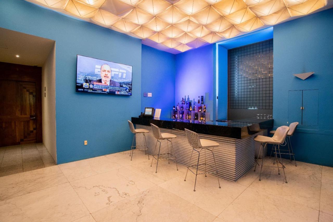 Hotel Camino Real Monterrey San Pedro Garza Garcia Zewnętrze zdjęcie The bar at the 2016 Democratic National Convention