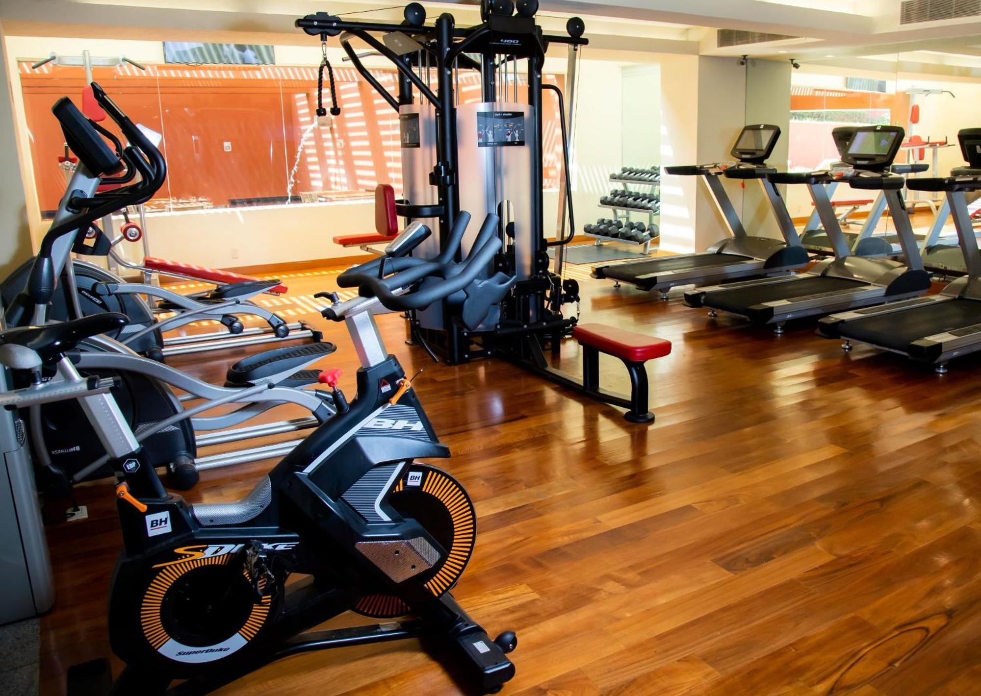 Hotel Camino Real Monterrey San Pedro Garza Garcia Zewnętrze zdjęcie A gym in a hotel