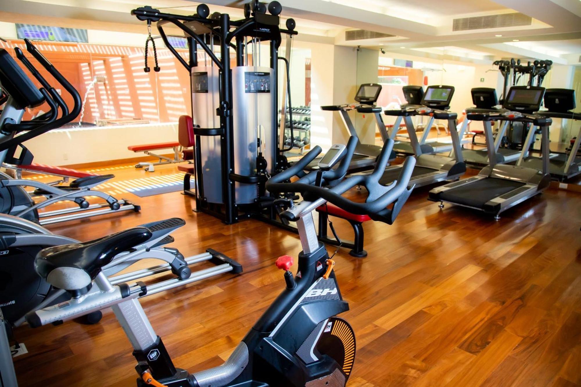 Hotel Camino Real Monterrey San Pedro Garza Garcia Zewnętrze zdjęcie A gym in a hotel