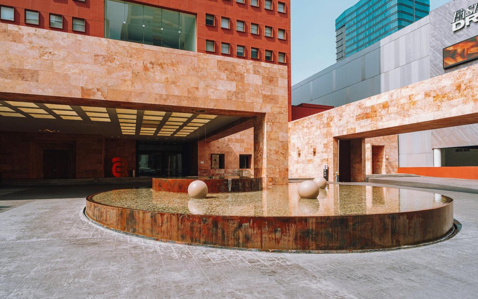 Hotel Camino Real Monterrey San Pedro Garza Garcia Zewnętrze zdjęcie Fountain at the entrance of the museum